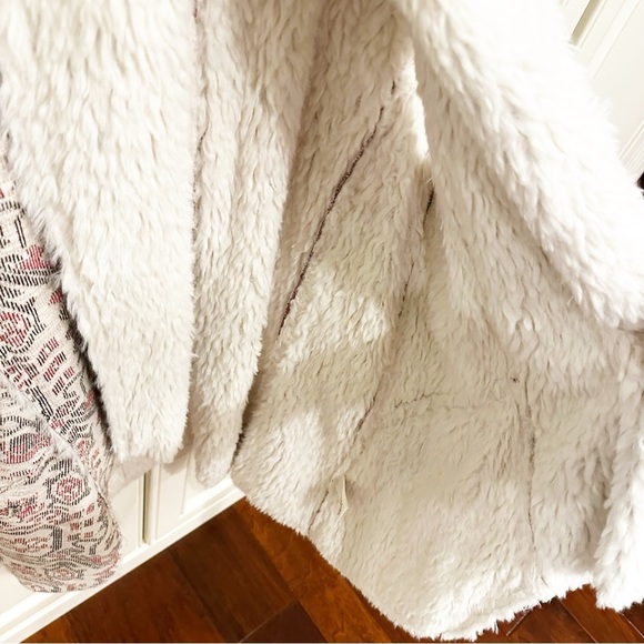 𝅺Anthropologie Hei Hei Women’s Faux Sherpa Jacquard Vest Southwestern Pattern S - Picture 2 of 10